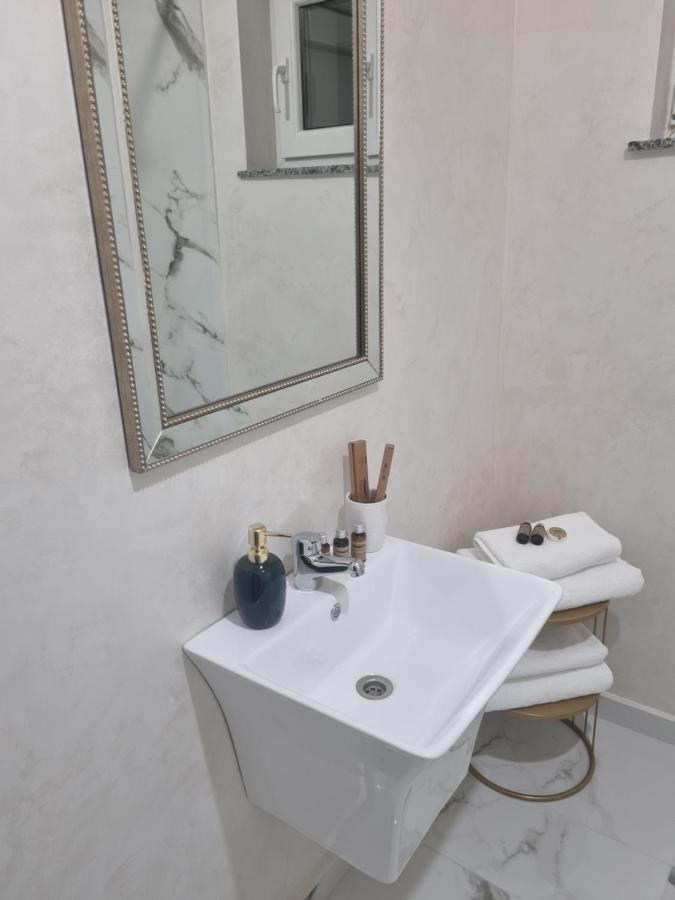 Tesa Boutique Hotel Тыргу-Нямц Экстерьер фото